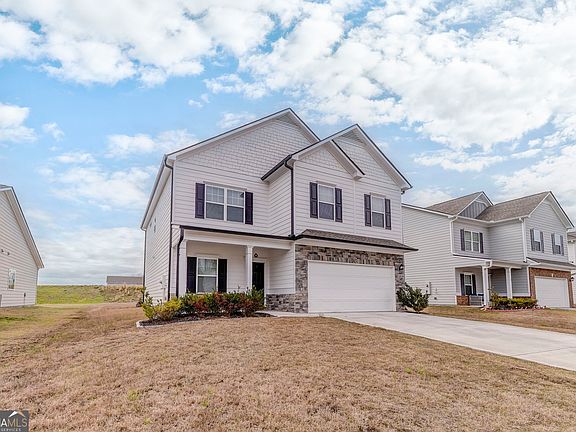 2nd image of 95 Royal Oak Dr NE