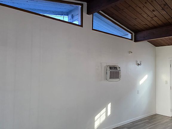 5th image of 3250 1/2 Walnut Grove Ave