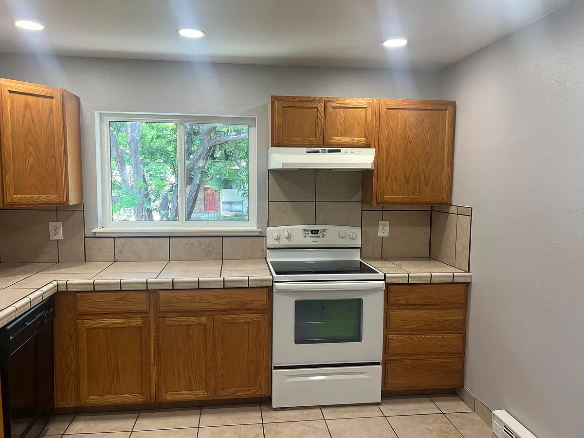 Building Photo - 837 Vanderbilt Ct