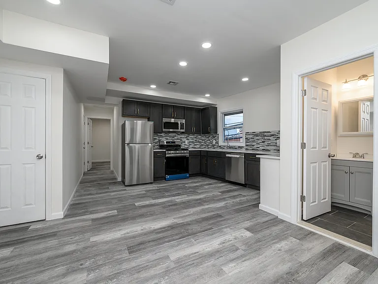 287 Orange St #2 — Photo 4