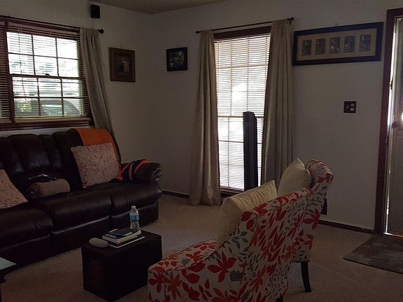 3rd image of 485 Shady Ln
