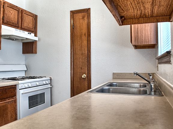4th image of 4868 Maureen Cir