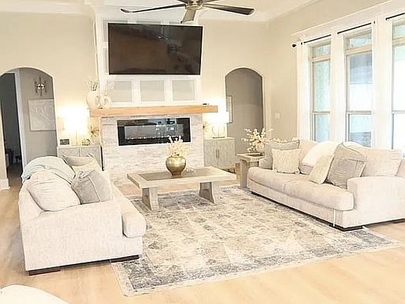 3rd image of 14074 Lovett Rd