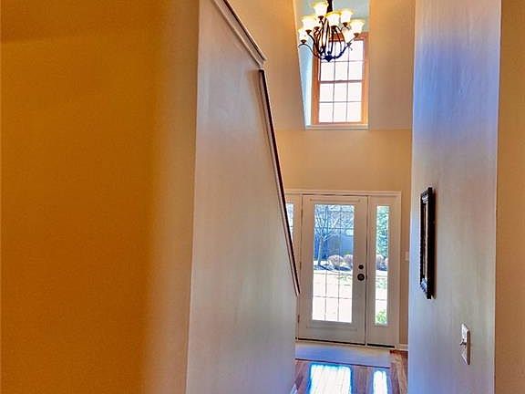 3rd image of 10 Haverford Ln