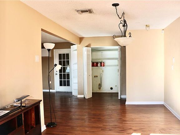3rd image of 1701 Glendale Dr