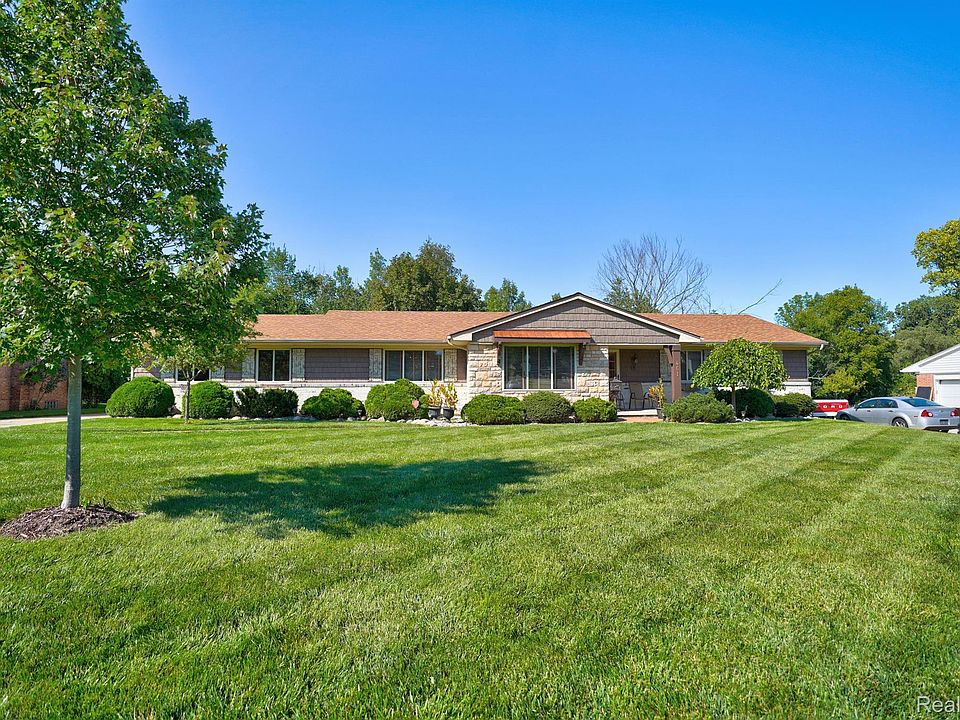 1st image of 461 Boutell Dr