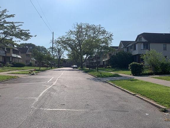 4th image of 10505 Manor Ave
