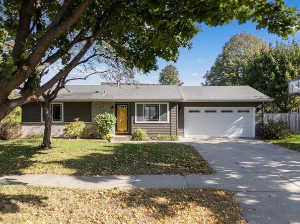 905 Chalet Dr NW, Rochester, MN 55901