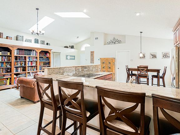 5th image of 2446 Saint Johns Ln
