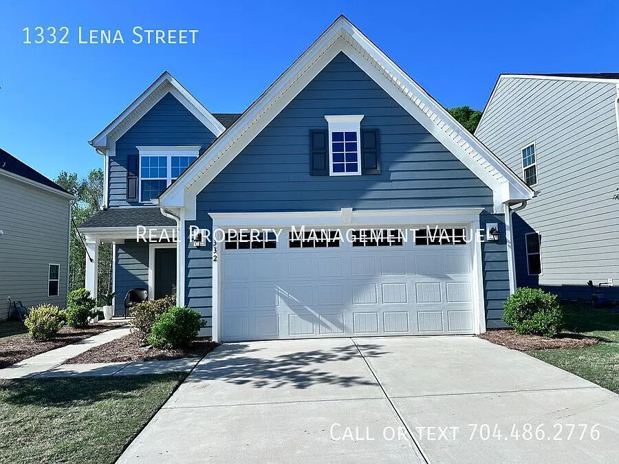 Discover the charm and elegance of this 2022 3-bedroom, 2.5-bath Single Family home with expansiv... — Photo 1