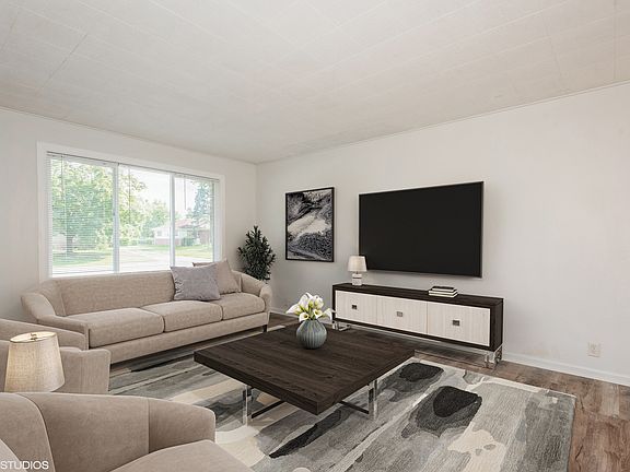 2nd image of 50 Maricopa Ln