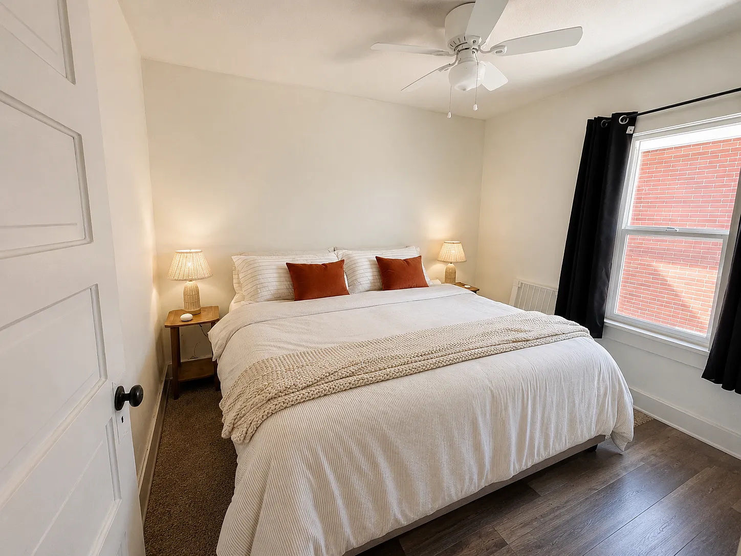 3 bed, 830 sqft, $2,700 — Photo 3