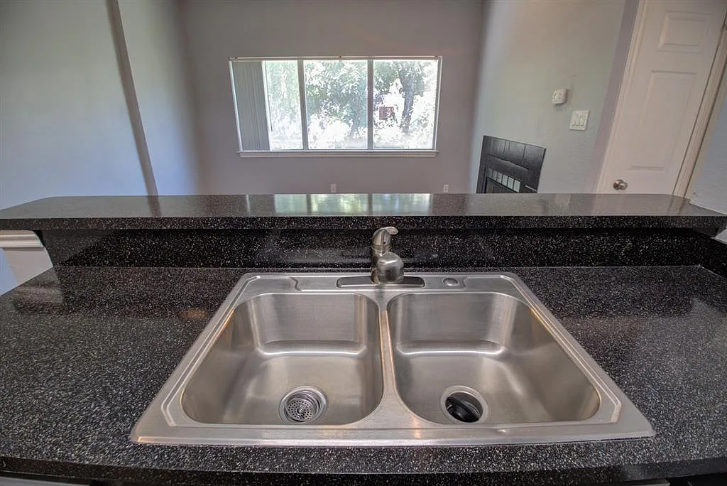 2 bed, 1.0 bath, 720 sqft, $1,655 — Photo 4