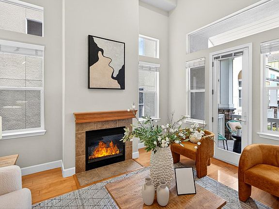 4th image of 11512 Murano Cir