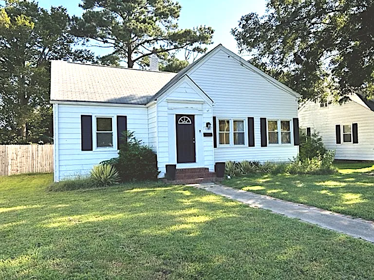 1380 E Norcova Dr — Photo 2