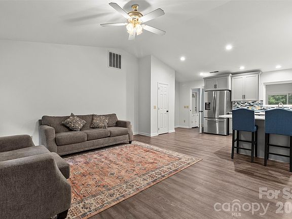 3rd image of 132 Lismark Dr