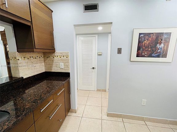 4th image of 18707 NE 14th Ave APT 637