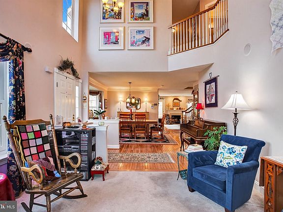 4th image of 375 Belcourt Way