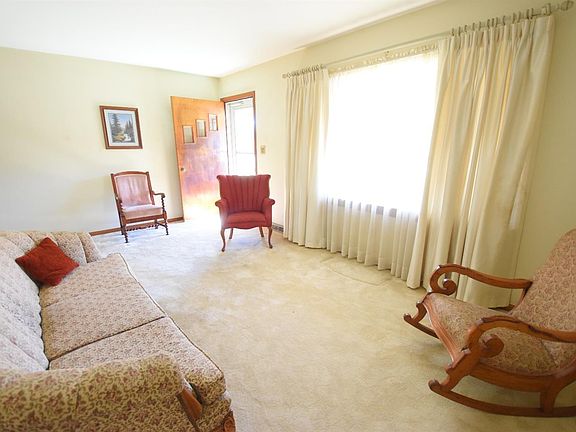 3rd image of 174 Moorman Dr