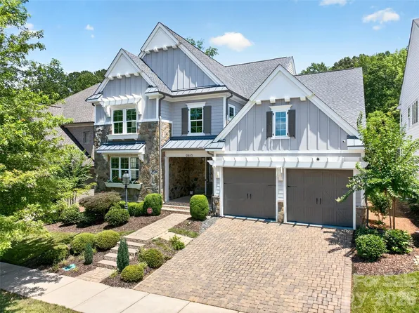 9815 Avenal Ln, Charlotte, NC 28270