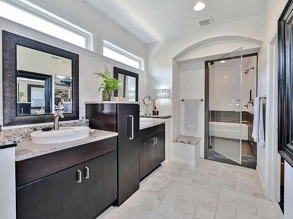 5th image of 300 Fairbrook Cir NE
