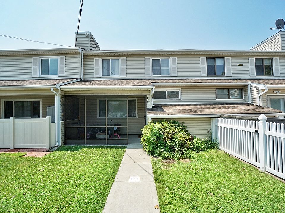 1st image of 19A Armand St #14
