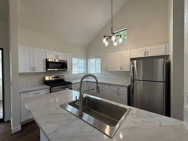 1422 Eagle Ct — Photo 13