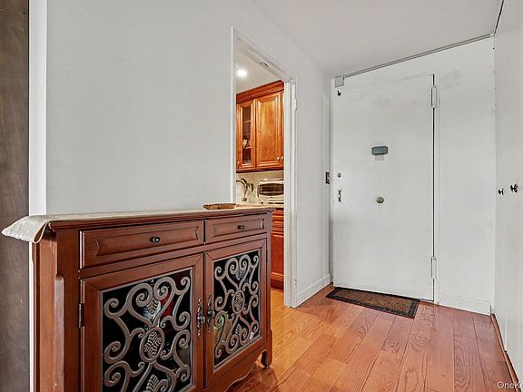 5th image of 500 High Point Drive #810