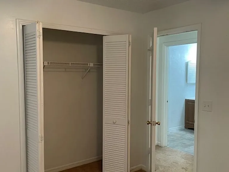 6052 Westgate Dr #102 — Photo 13