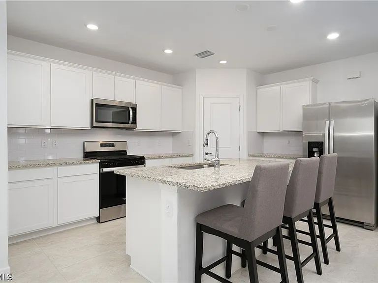 42428 Cascade Dr — Photo 5