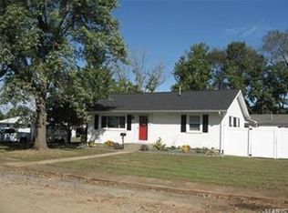 12 Sunset Dr, Fredericktown, MO 63645