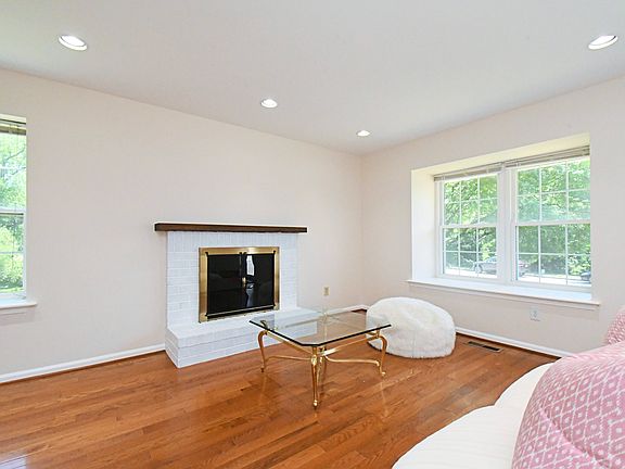 5th image of 2489 Hillendale Dr