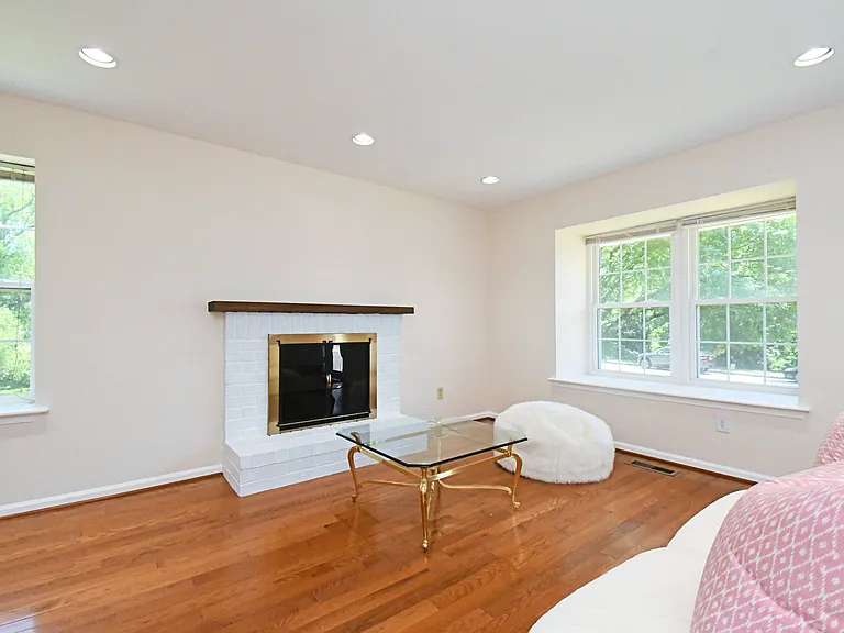 2489 Hillendale Dr — Photo 5