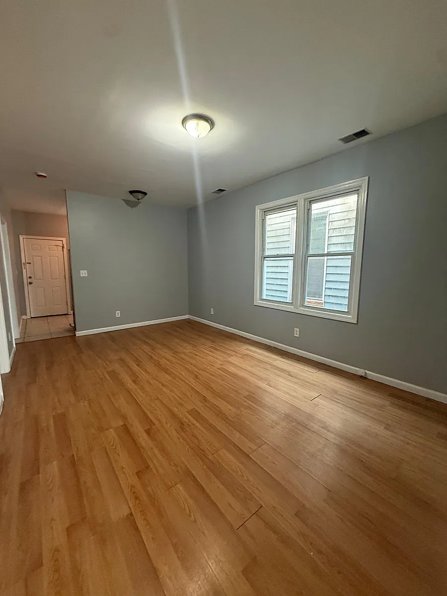 Building Photo - 44 Durand Pl #2