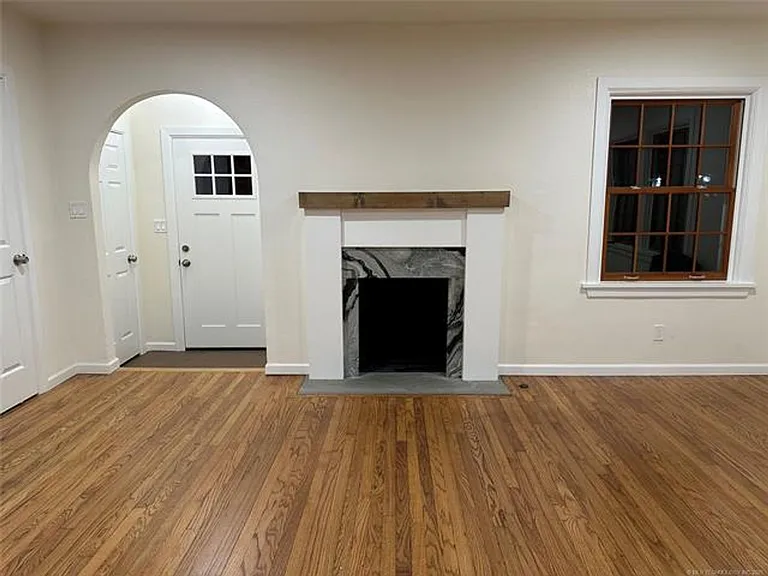 1235 S Gary Pl — Photo 23