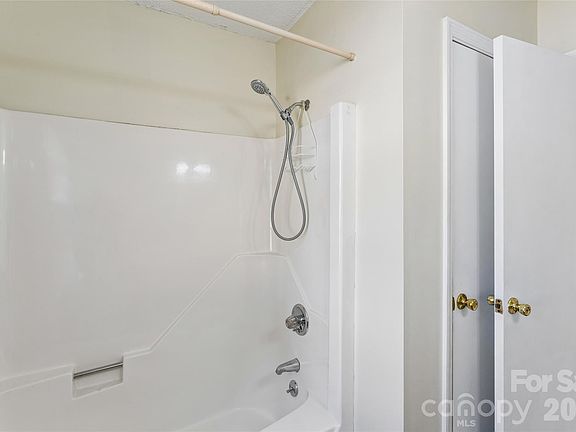 4th image of 901 Kennedy St