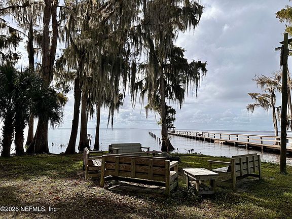 3rd image of 304 LAKESHORE Drive