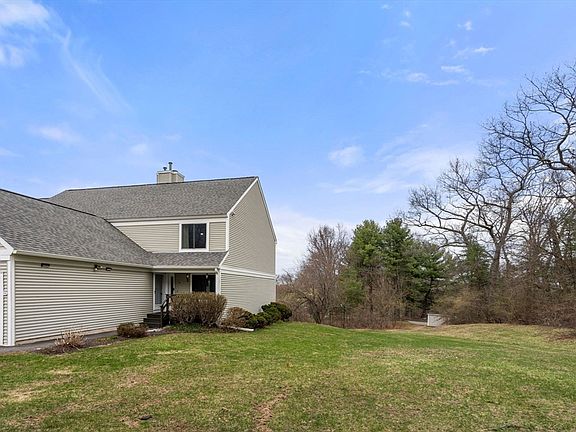 3rd image of 44 Stone Ridge Rd