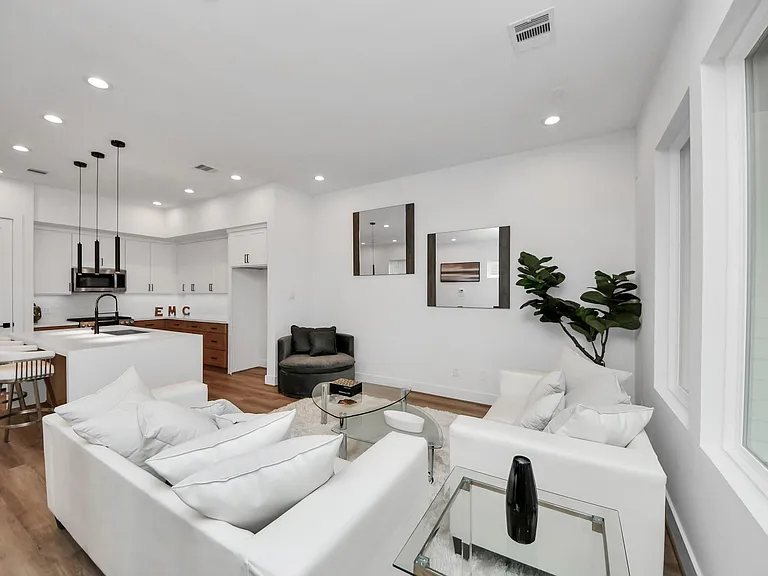 505 Middle St — Photo 13