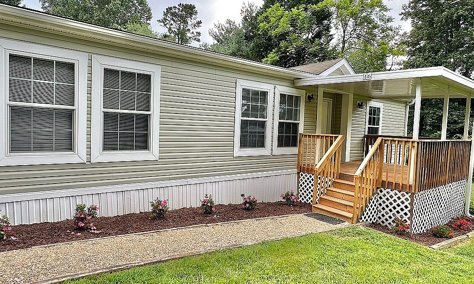 1st image of 16 Outer Park Dr
