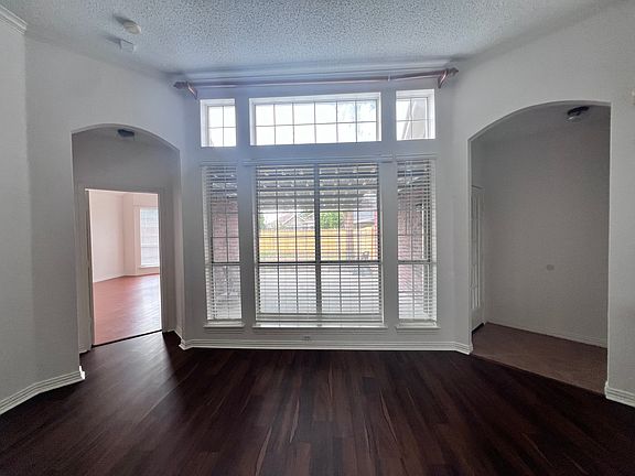 3rd image of 2714 Winterberry Dr