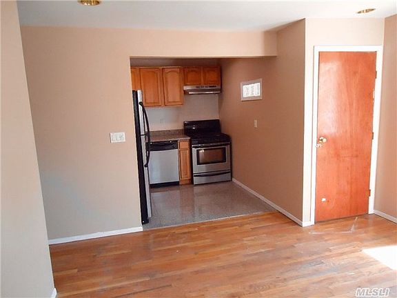 3rd image of 90-27 Winchester Blvd