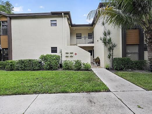 2nd image of 4519 Carambola Cir N #27292