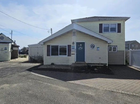 2479 Jackson Avenue, Seaford, NY 11783