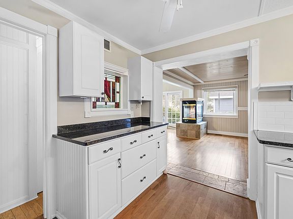 5th image of 9485 Waterman Dr