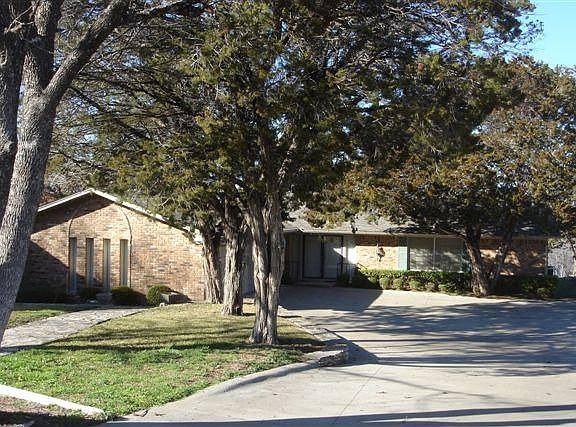 2nd image of 304 Peninsula Ct