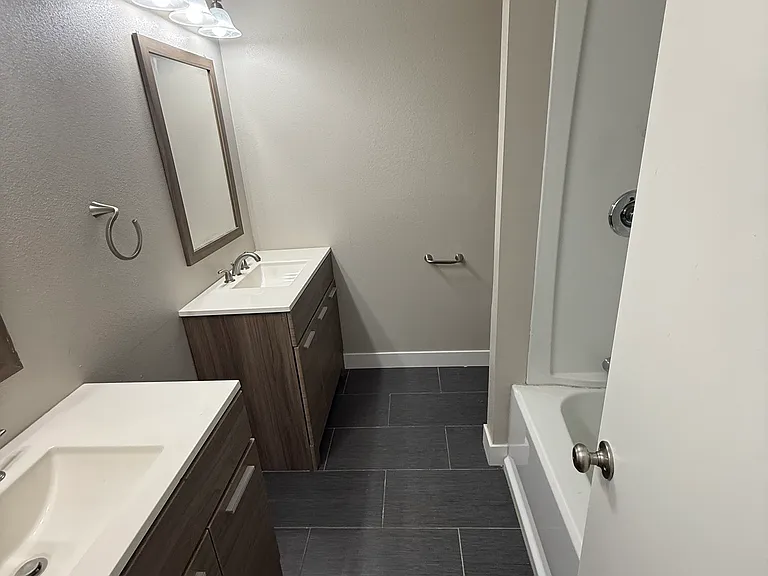 1213 E Cordova Ave — Photo 9