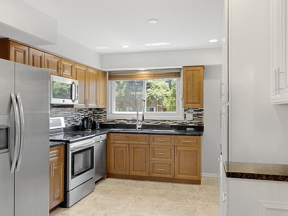 3rd image of 4114 Cove Ln APT A