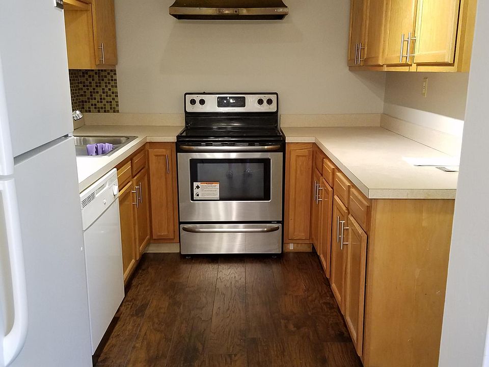 1st image of 22 Richmond Sq #4