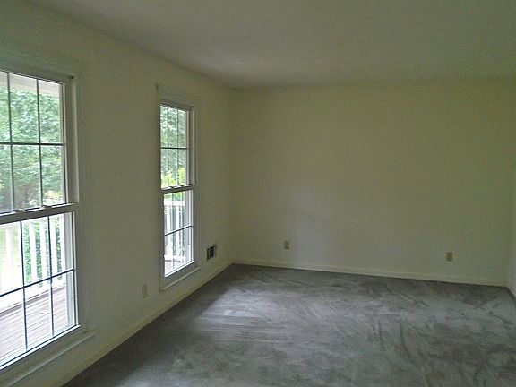 3rd image of 100 Country Place Dr